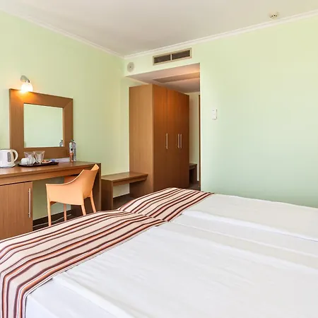 Jeravi Hotell Slăntjev Brjag