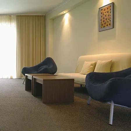Jeravi Beach 4*
