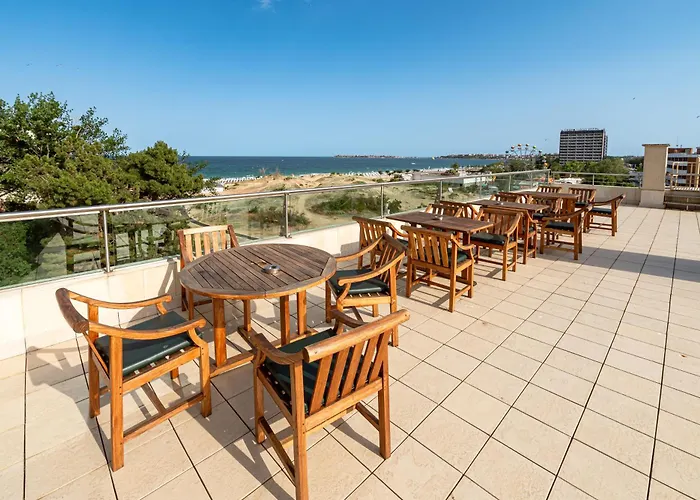 酒店 Jeravi 阳光海滩